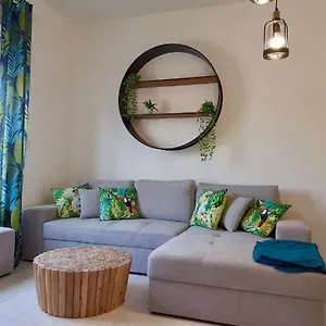 https://grand-appartement-sur-les-bvd-a-2-pas-de-la-gare.hotels-rhonealpes.com