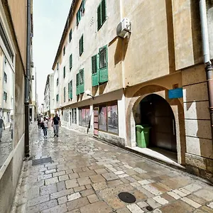 https://serenity-apartment.hotelinzadar.com